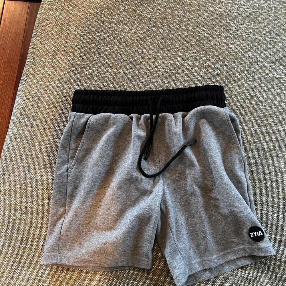 Zyia Active wear men’s sweatshorts in size Medium. Grey color. Like New!